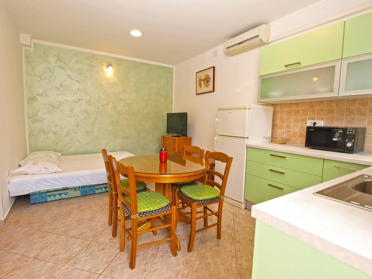 Apartments Slavka 1155 Пула Екстериор снимка