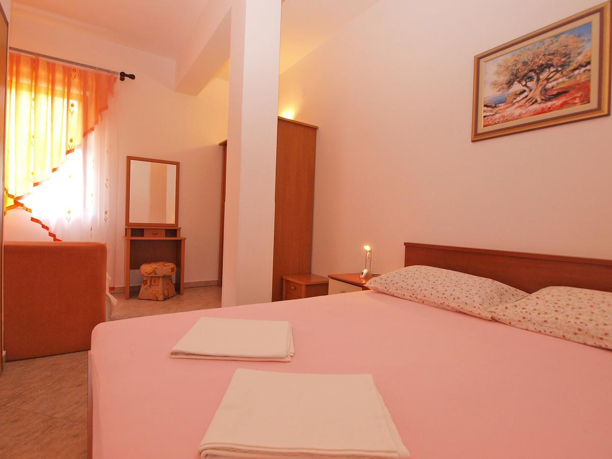 Apartments Slavka 1155 Пула Екстериор снимка