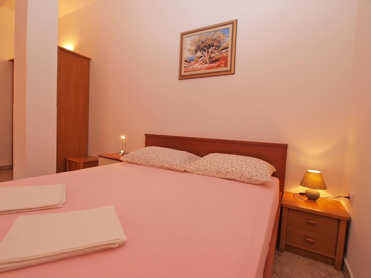 Apartments Slavka 1155 Пула Екстериор снимка