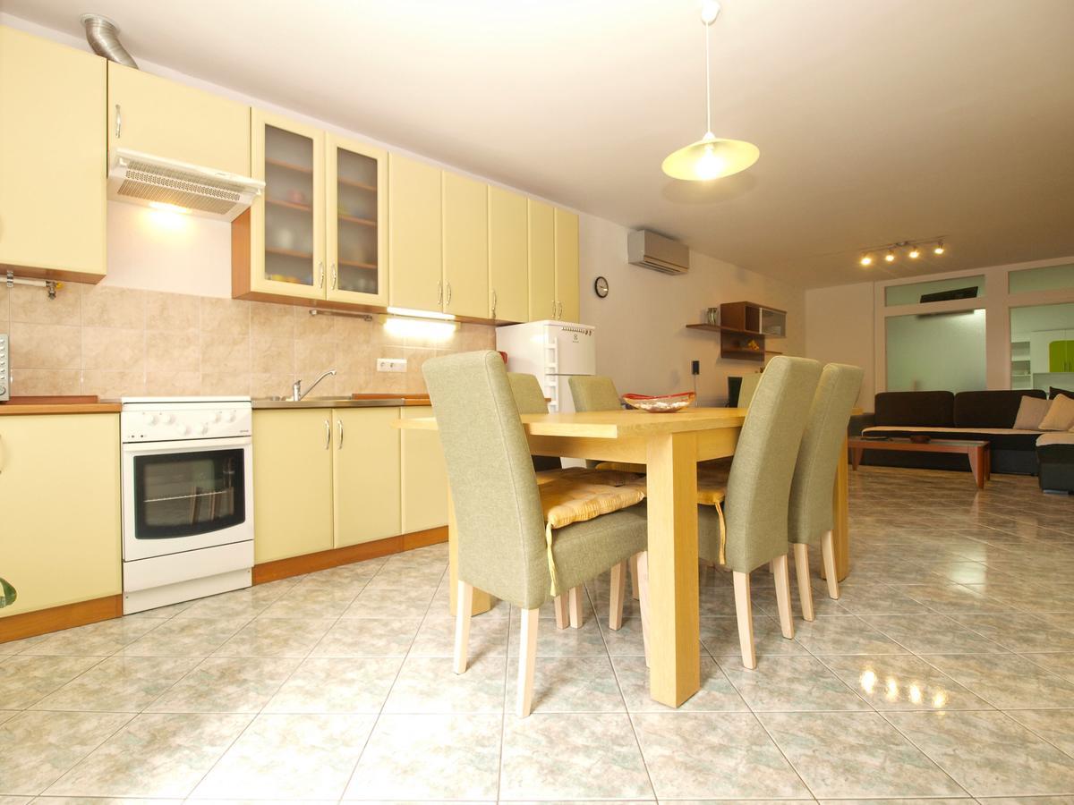 Apartments Slavka 1155 Пула Екстериор снимка